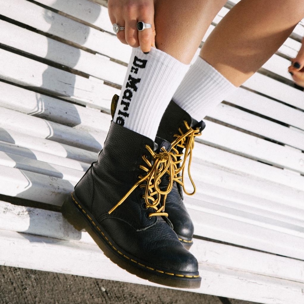 DR. MARTENS 1460 LACE UP COMBAT BLACK LEATHER BOOTS Women Size 7 - Picture 1 of 16